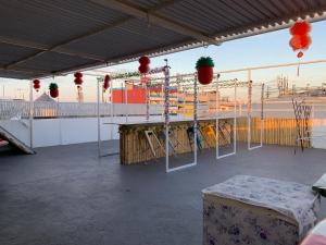 Balkon atau teras di bamboo homestay M2 小竹林 仙本那 榻榻米独栋房源六间房间独立卫生浴 步行码头十分钟