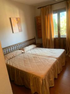 A bed or beds in a room at Hotel Restaurante Rio Cuervo