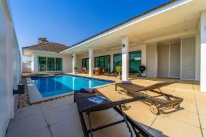 Bassein majutusasutuses Modern Large 2 Bedroom Pool Villa PV2 või selle lähedal