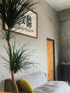 Postel nebo postele na pokoji v ubytování 綠空間民宿