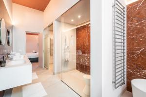 A bathroom at Loggiato Verga Luxury by Bed&Bros