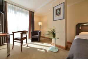 Postel nebo postele na pokoji v ubytování STADT HOTEL Iserlohn + 37 fotografií