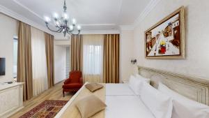 TV a/nebo společenská místnost v ubytování Aspar Boutique Hotel
