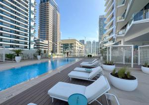 Bazén v ubytování Splendid 3BR/Stella Maris/Dubai Marina/Rich Stay nebo v jeho okolí