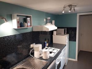A kitchen or kitchenette at Le Sarment