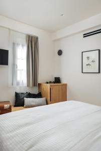 Postel nebo postele na pokoji v ubytování Petrou Suites