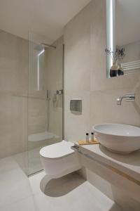 Koupelna v ubytování Petrou Suites