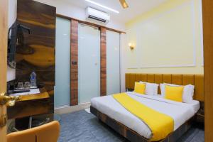 Postel nebo postele na pokoji v ubytování The Cattleya Hotel, Near Mumbai International Airport + 29 fotografií
