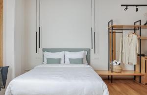 Postel nebo postele na pokoji v ubytování Petrou Suites