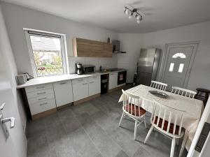 Cuina o zona de cuina de Ruhige Monteurwohnung-Fewo für 4 Personen in Trebbin