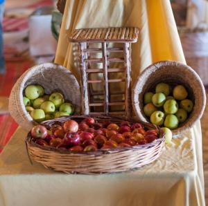 two baskets of apples sitting on top of a table at Kfar Hanokdim - Desert Guest Rooms in Arad