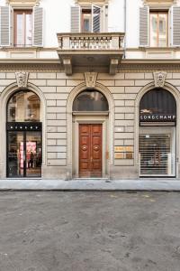 a store front with a wooden door on a street at Holiday AD Duomo, Florence in Florence
