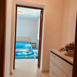 a bedroom with a bed and a mirror at Sweet Apartament in Baia Mare