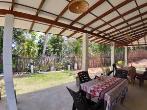 Zahrada ubytování Cashew Villa Hiriketiya