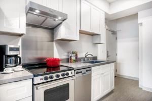A cozinha ou cozinha compacta de Hayes Valley Studio w Rooftop WD 1 min to BART SFO-109