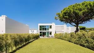 Κήπος έξω από το Villa Serenity- CleverDetails, Central Vilamoura, Sleeps 4 adults and 2 children, located in the center