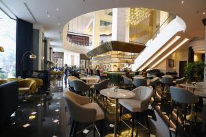 Khu vực ghế ngồi tại Melia Hanoi