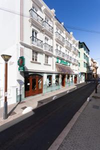 an empty street in front of a white building at Rooms & Suites Loft 2G Deluxe Edition Arrecife in Arrecife