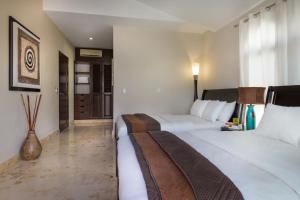 Ένα ή περισσότερα κρεβάτια σε δωμάτιο στο Paseo Luxury Suites