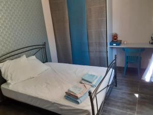 Postel nebo postele na pokoji v ubytování T2 à ENSUES LA REDONNE Proche calanques