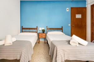 Foto dalla galleria di Hostal La Marina a Platja  d'Aro