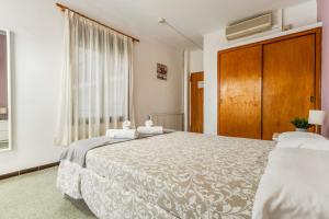 Foto dalla galleria di Hostal La Marina a Platja  d'Aro