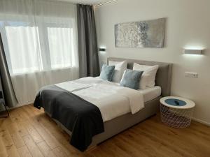 Postel nebo postele na pokoji v ubytování Weingut-Aparthotel Olinger