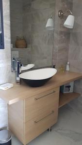 Kúpeľňa v ubytovaní Villa Luxe piscine intérieure SPA chauffée vue exceptionnelle sur vignoble