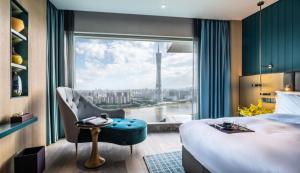 Postel nebo postele na pokoji v ubytování Guangzhou Elegant Hotel
