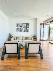 A seating area at Ubuntu Beach Villas by Reveal