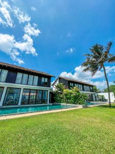 A garden outside Ubuntu Beach Villas by Reveal