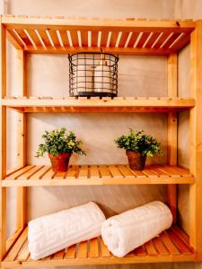 Fotografie z fotogalerie ubytování Melos House - Charming Apartment with Jacuzzi in the Heart of the City Perfect for Memorable Summer Experiences By Villa Mana Gers v destinaci Zakynthos Town