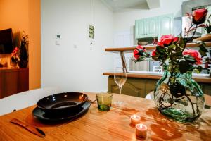 Fotografie z fotogalerie ubytování Melos House - Charming Apartment with Jacuzzi in the Heart of the City Perfect for Memorable Summer Experiences By Villa Mana Gers v destinaci Zakynthos Town