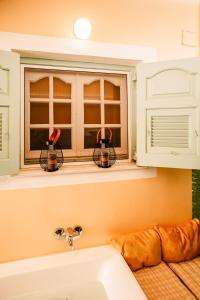 Fotografie z fotogalerie ubytování Melos House - Charming Apartment with Jacuzzi in the Heart of the City Perfect for Memorable Summer Experiences By Villa Mana Gers v destinaci Zakynthos Town