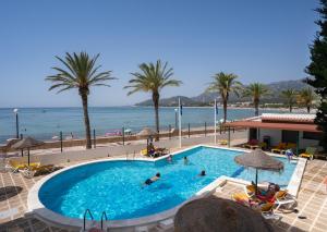 Piscina a Medplaya Hotel Vistamar Costa Dorada o a prop 36 fotos més