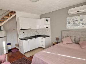 Kuchyň nebo kuchyňský kout v ubytování Apartments Ozrenka