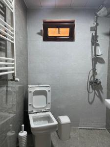 Ein Badezimmer in der Unterkunft Mestia Views