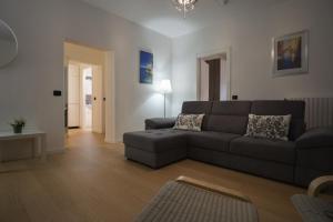 Posezení v ubytování Panoramic Apartment Italian Alps Valtellina near Sondrio, Tirano