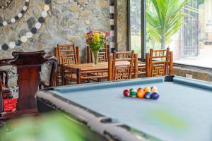 a pool table in a room with a table and chairs at Tam Coc Paradise Homestay in Ninh Binh