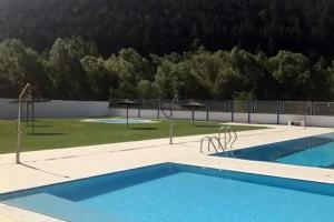 The swimming pool at or close to El Balcó del Bastareny Apartamento renovado 6p