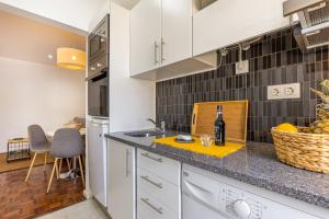 Η κουζίνα ή μικρή κουζίνα στο Flat with Balcony at Downtown by Farmers Market