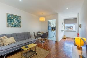 Χώρος καθιστικού στο Flat with Balcony at Downtown by Farmers Market