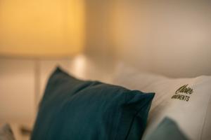 Ένα ή περισσότερα κρεβάτια σε δωμάτιο στο Flat with Balcony at Downtown by Farmers Market