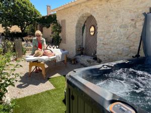 Billede fra billedgalleriet på Domaine La Lauren avec piscine chauffée et jacuzzi i Ferrassières