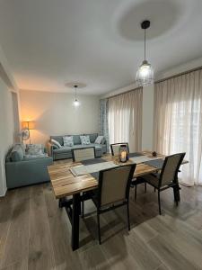 Ruang duduk di Blue Fish Luxury Villa