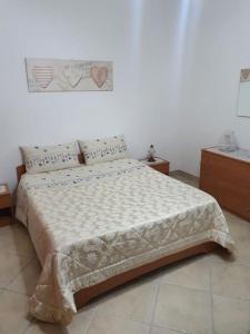 A bed or beds in a room at Case vacanze 2 pigne