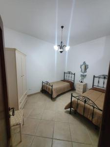 A bed or beds in a room at Case vacanze 2 pigne