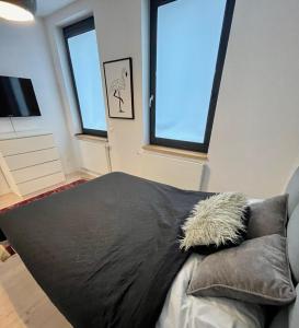 a living room with a couch and some windows at Niezapominajek in Opole