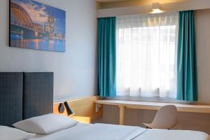 Postel nebo postele na pokoji v ubytování ibis Köln Frechen