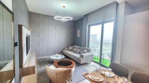 Posezení v ubytování STAY BY LATINEM Luxury 1BR Holiday Home CVR B2309 near Burj Khalifa